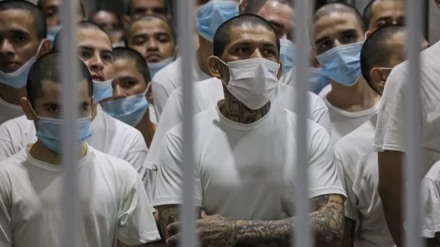 getty_elsalvadordetcenter_040825382393