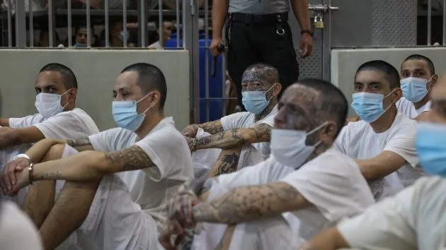 getty_prisonerselsalvadordetentioncenter_040925716199