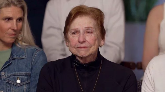 news_menendezaunt_041425268433