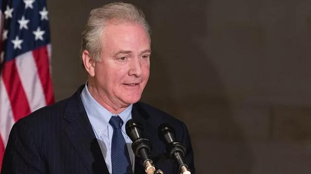 g_chrisvanhollen_041625218466