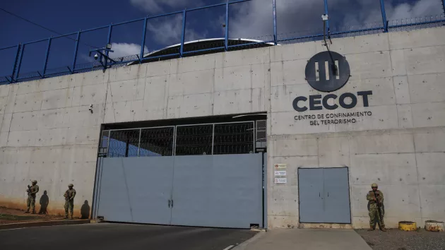 getty_cecot_520254377