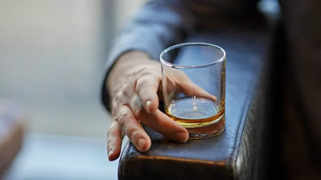getty_51022_drinkingathome166351426024