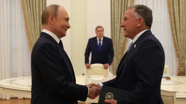 getty_putinwitkoff_080625910356