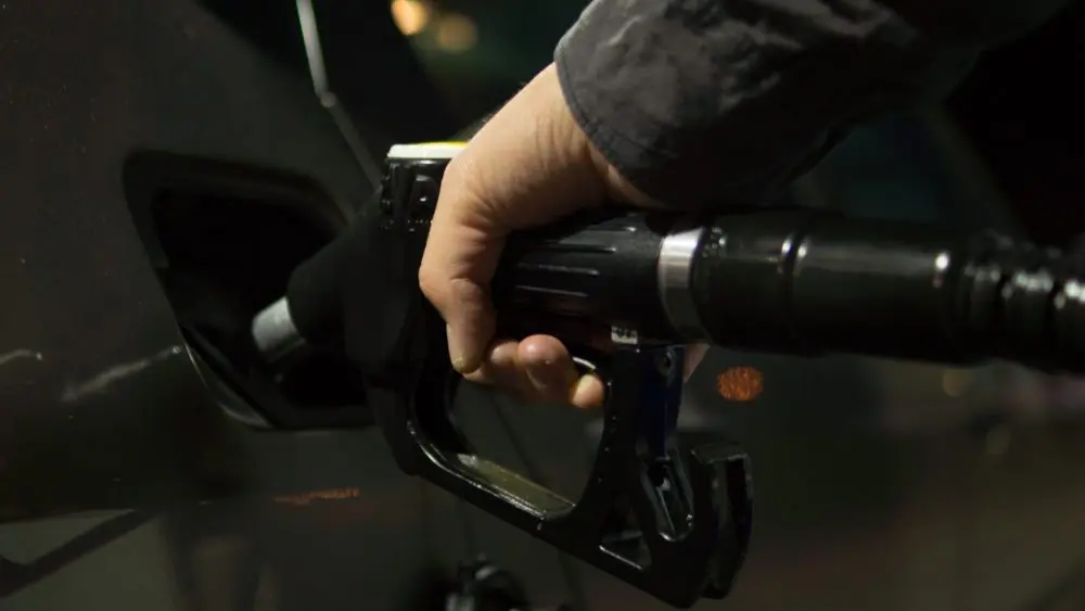 car-filling-station-gas-9796-1000x563406860-1