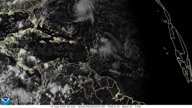 noaa_hurricane_923673906