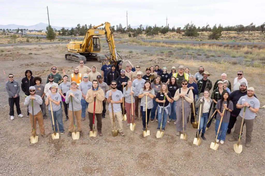2025_0910_heart_of_oregon_corps_groundbreaking-20-hoc-youth-alumni-and-staff483507