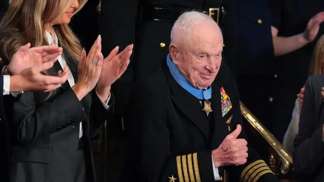 Trump awards Medals of Honor to 2 military pilots during State of the Union