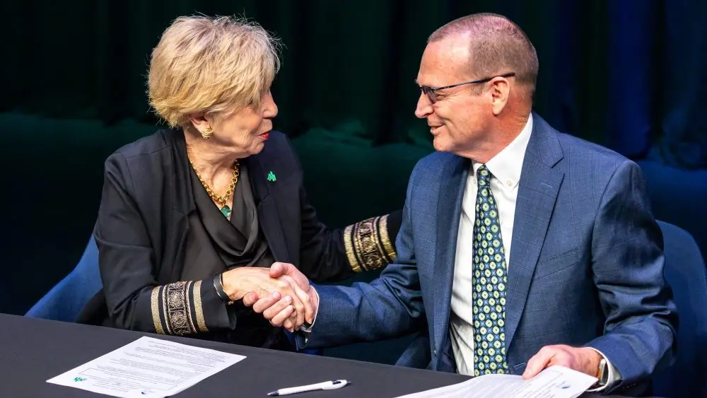 handshake-001-uaccb-1000x563890198-1