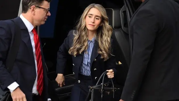 getty_bradbondi_031126180520