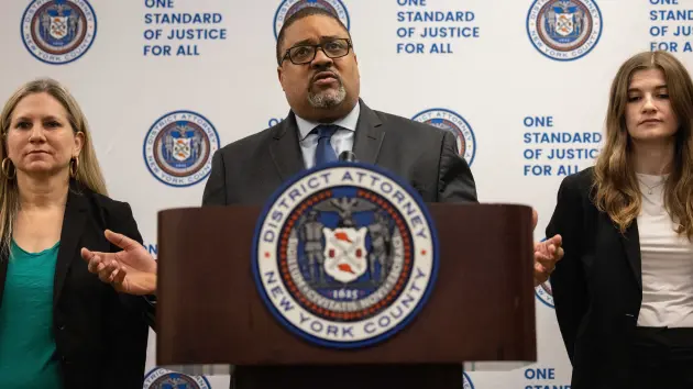 getty_alvinbragg_41726336512