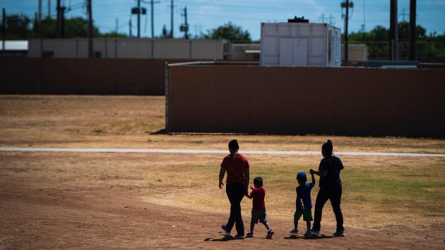 getty_dilleytexascenter_043026691533