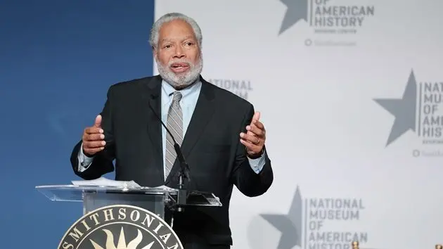 g_lonniebunch_071026178662