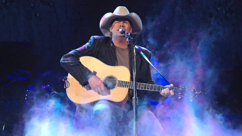 CMT to honor Alan Jackson with ‘Artist Of A Lifetime’ Award
