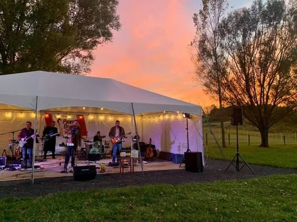 bbb-band-in-tent