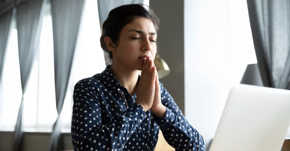 16050-woman-praying-at-laptop-church-at-home-covid-91421