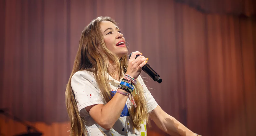 01-feature-rect-lauren-daigle-va-3-16-2024-by-annette-holloway-2619993765