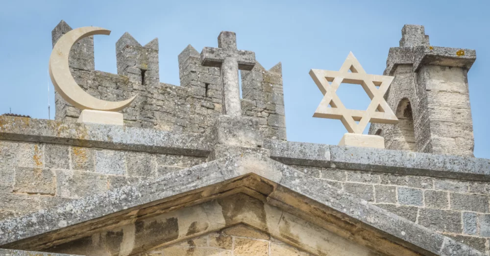 26040-temple-of-many-religion-gettyimages-simone-cr_source_file529539