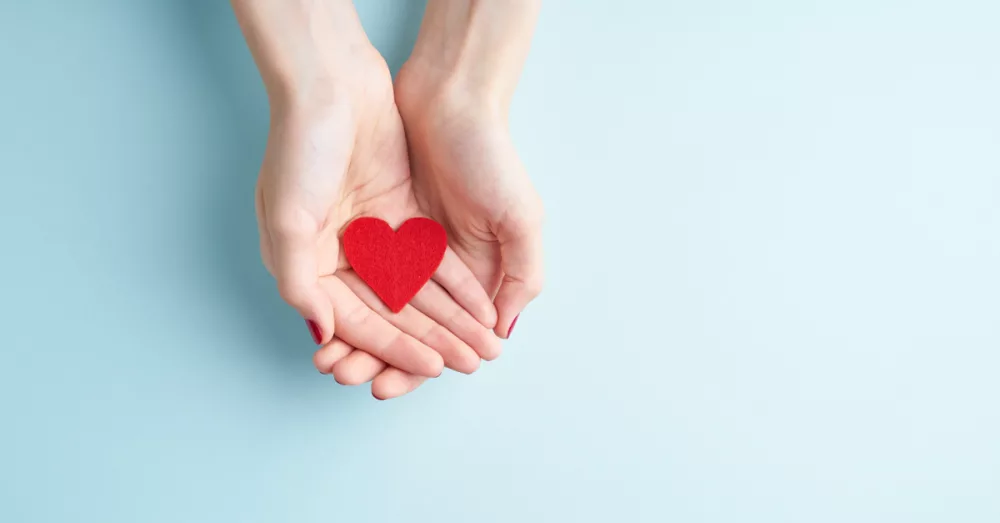 25759-heart-in-hands-gettyimages-natabene_source_file899405