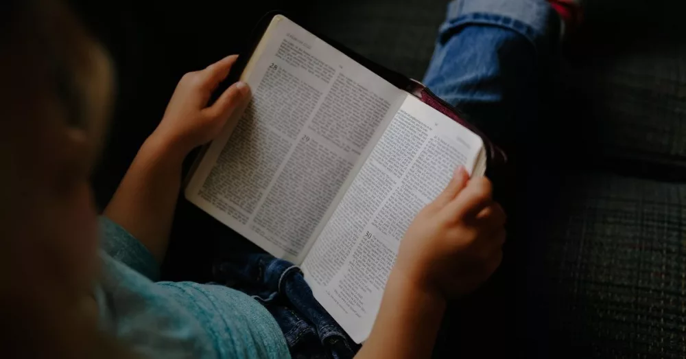 20684-kid-reading-bible-stocksnap-pixabay264220