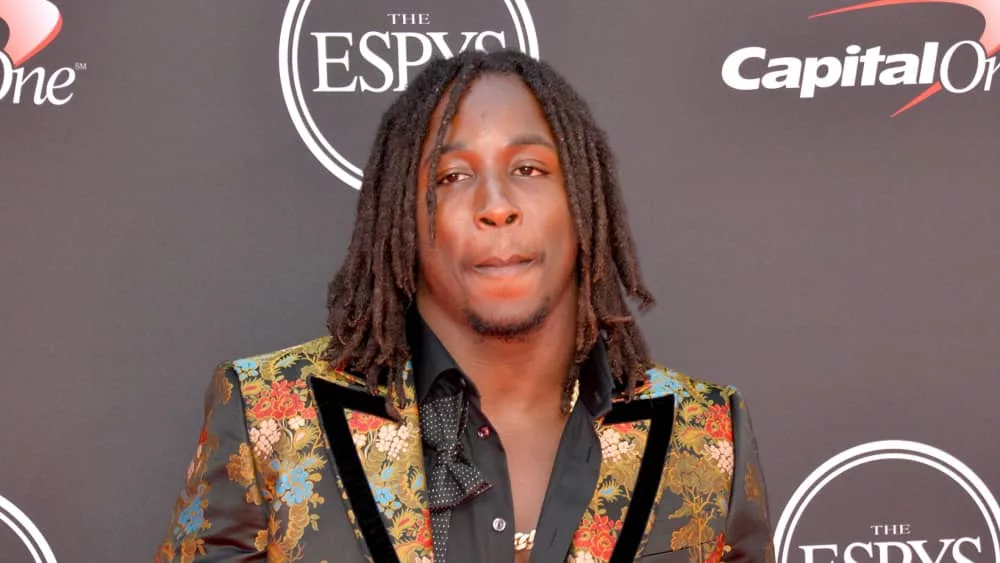 Kareem Hunt Shows Love to Nick Chubb With Pregame Outfit in 2023