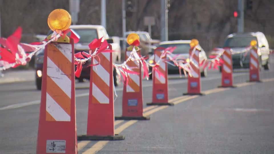Temporary-barriers-installed-for-Albuquerques-ART-bus-lanes