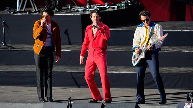 getty_the_jonas_brothers_102622