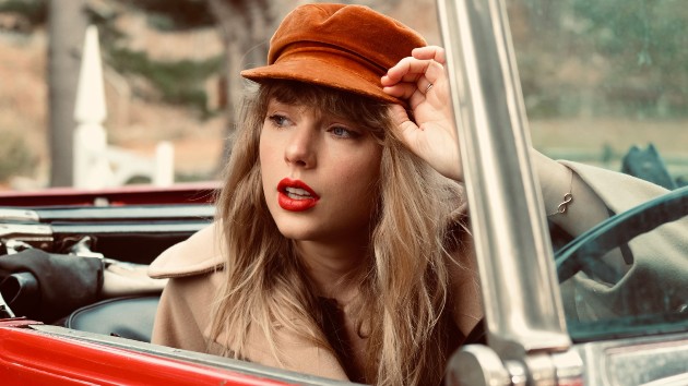 m_taylorswiftinredcar_111622