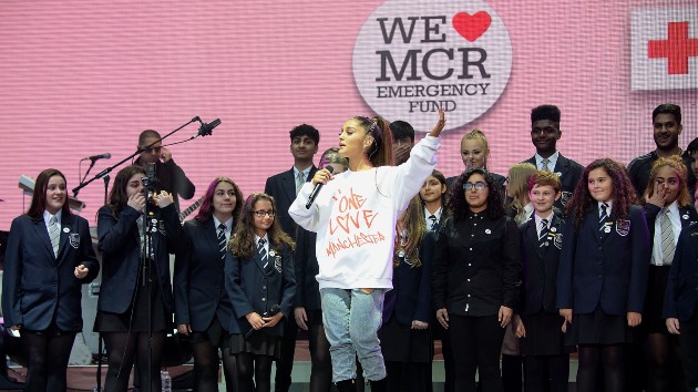 getty_arianagrandemanchester_122722