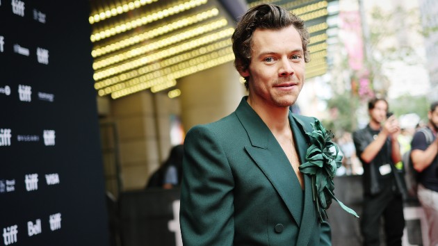 getty_harrystylesredcarpettiff_012723343658