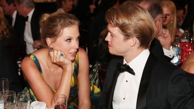 getty_taylorswiftandjoealwyn_040823919062
