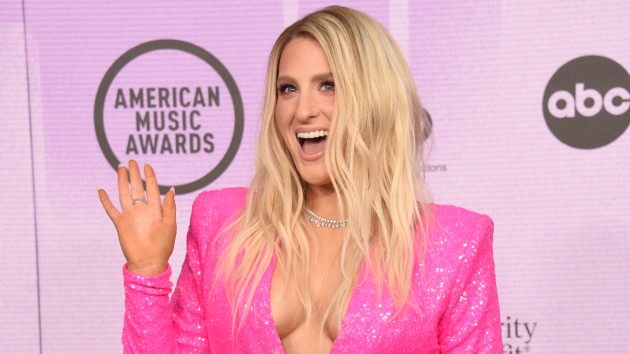 m_meghantrainoramacarpetwaving_041923250077