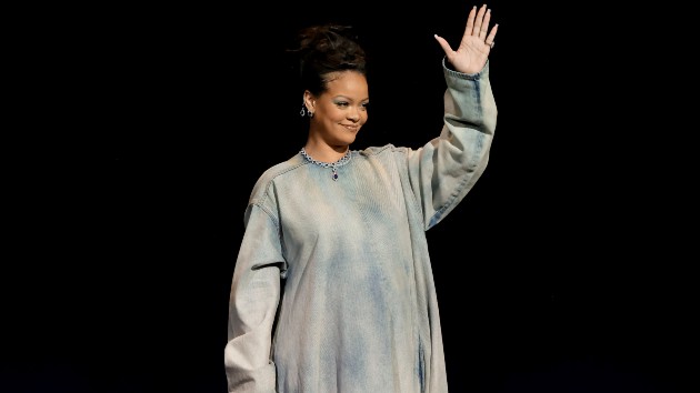 getty_rihannaatcinemacon_04272383493