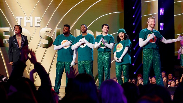 m_pentatonixonmaskedsinger_051123442037