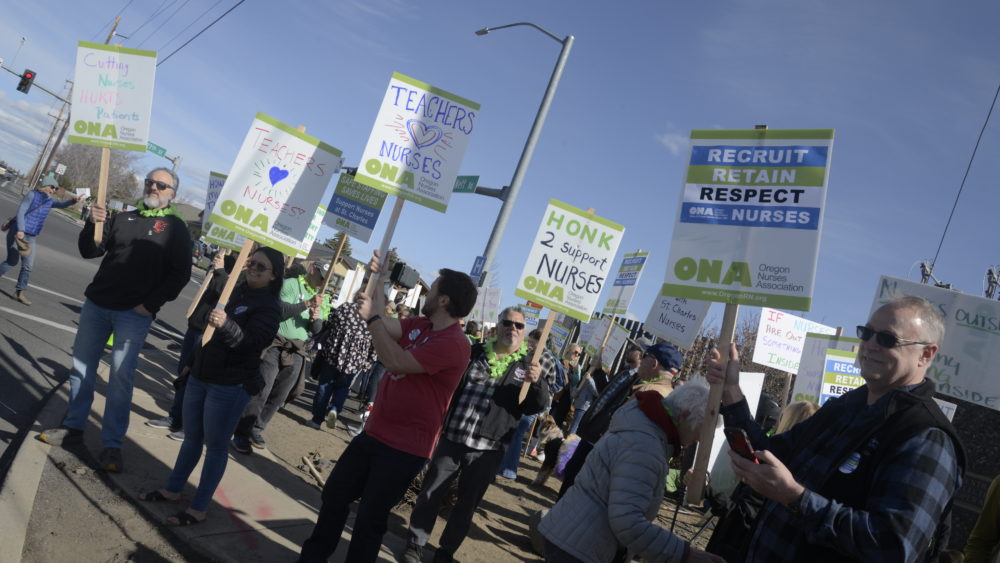 st_charles_nurses_info_picket_april_24_2023_press4993984