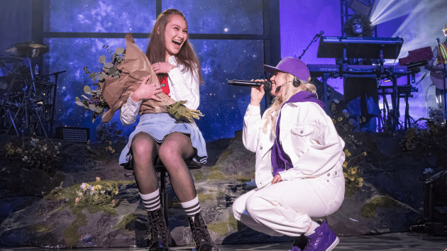 getty_reneerapplolatung_103023175591