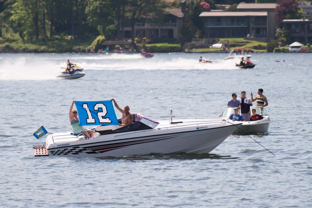 seahawks-facebook-boat-with-12-sign793656