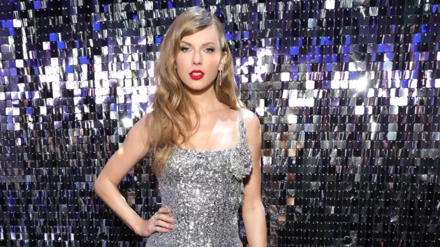 getty_taylorswiftsilverdress_120523260370