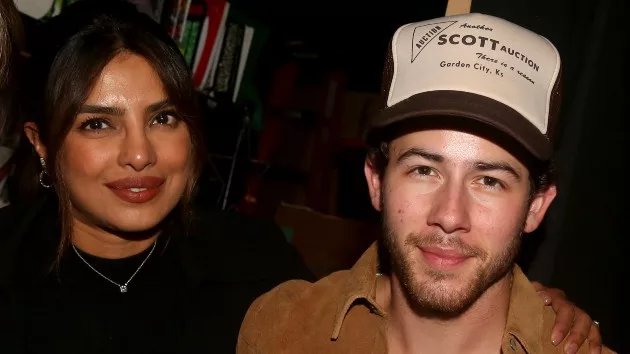 getty_nickandpriyankahat_011724101201