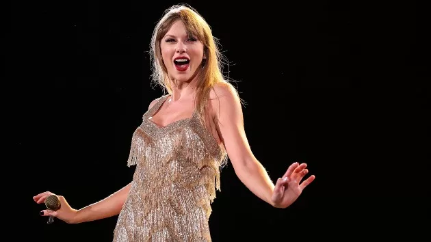 getty_taylorswiftsmilingonstage_082923147041