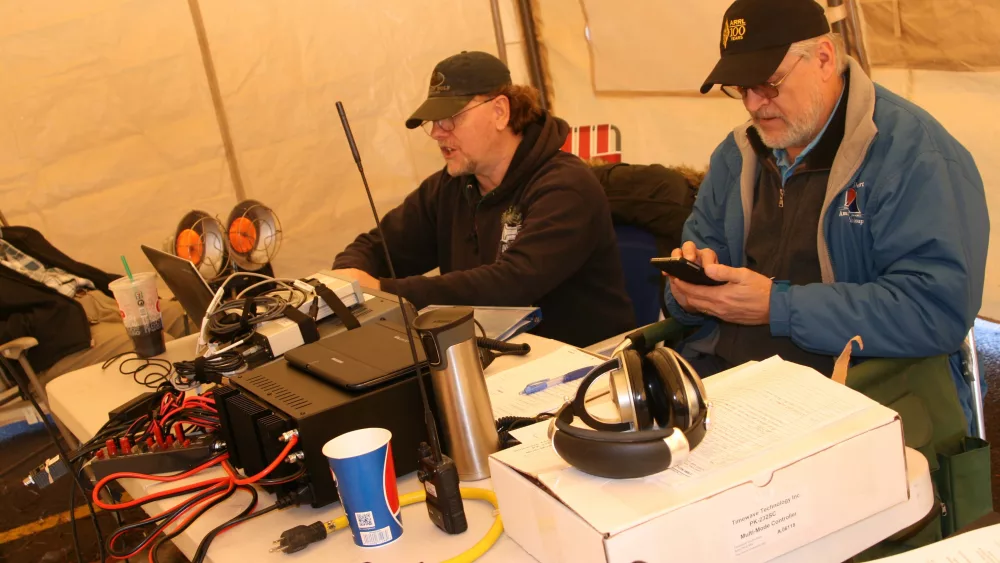 ham-radio-group-bend252743