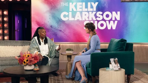 m_kellyclarksonwhoopigoldberg_051424980486