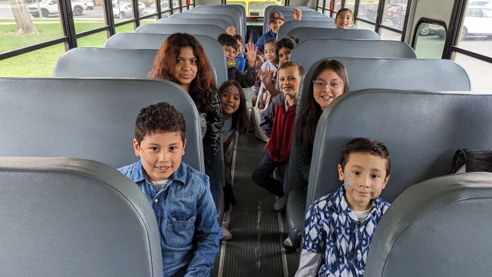 kinder-fiesta-2023-bus887104