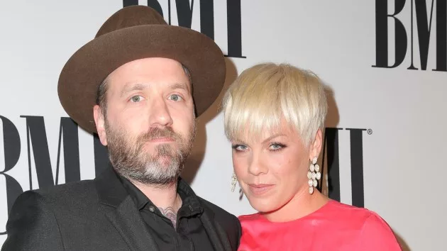 getty_pinkanddallas_052124823789