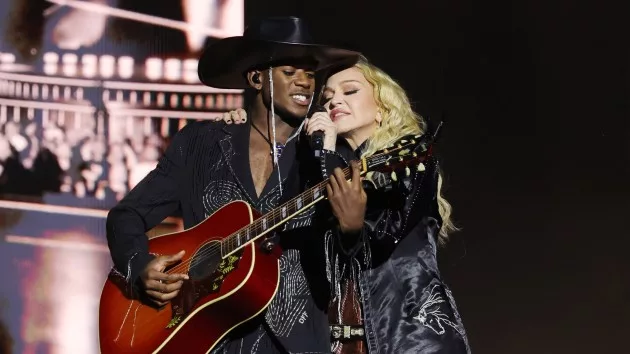 getty_madonnaanddavidbandaguitar_072224481905