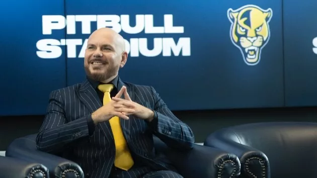 m_pitbullatstadiumpresser_080624514326