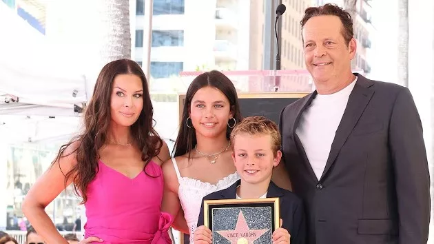 getty_vince_vaughn_and_family_08132024399413