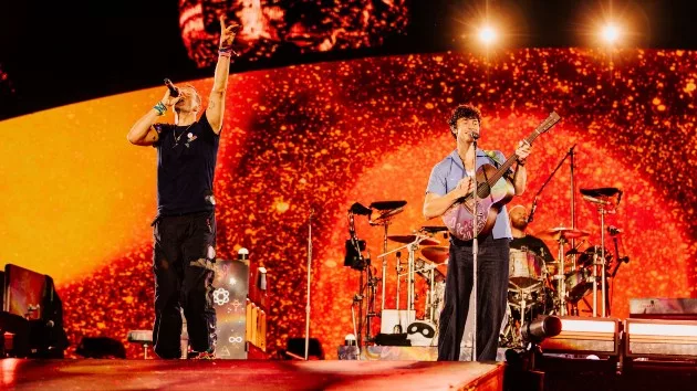 m_coldplay20and20shawn20credit20anna20lee_081624139558