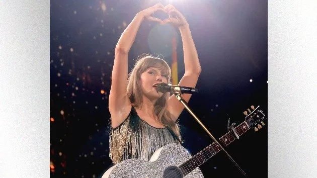 getty_taylorswifthearthands_121324111901