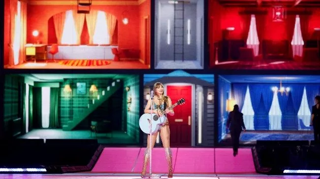 getty_taylorswiftstandinginfrontofhousescreen_0145247751