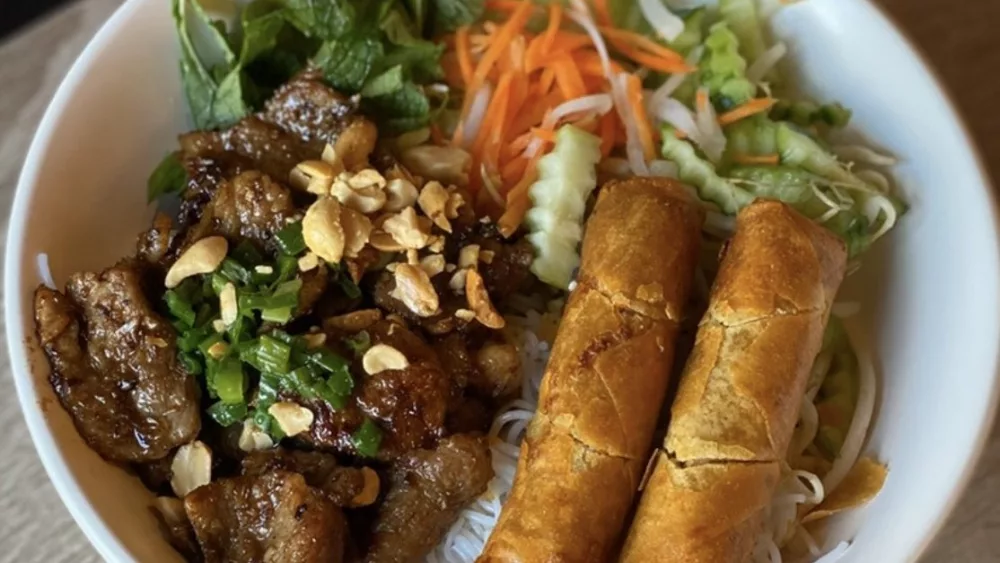 grilled-pork-and-egg-roll-vermicelli873657